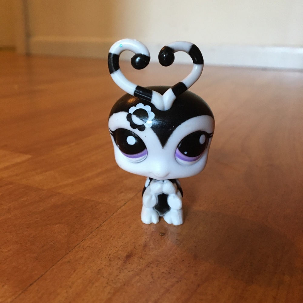 Lps black & white love bug